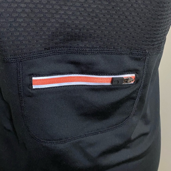 ZYIA Black Fitted Sleeveless Fitness Activewear Tank with zipper pocket - Picture 4 of 5